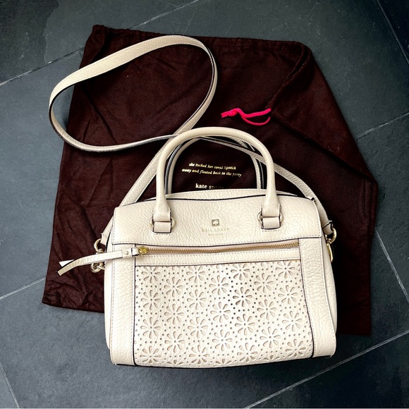 kate spade Handbags - Kate Spade ♠️ Perri Lane bubbles leather Delaney purse in a natural white color.